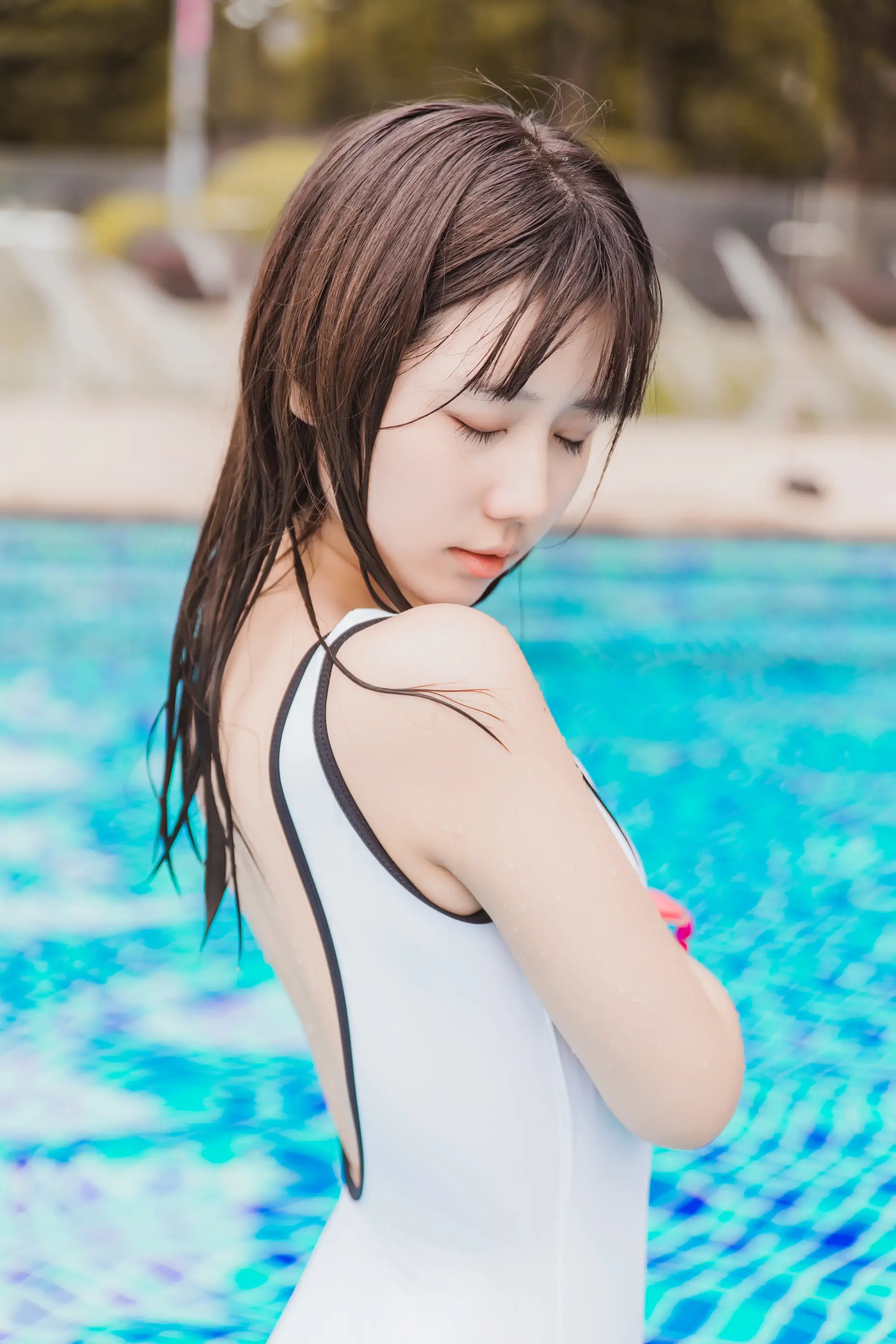 [YITUYU] 2022.08.29 Vol.1817 – Pure White Swimming Pool Mirror sauce_#[26P]-21